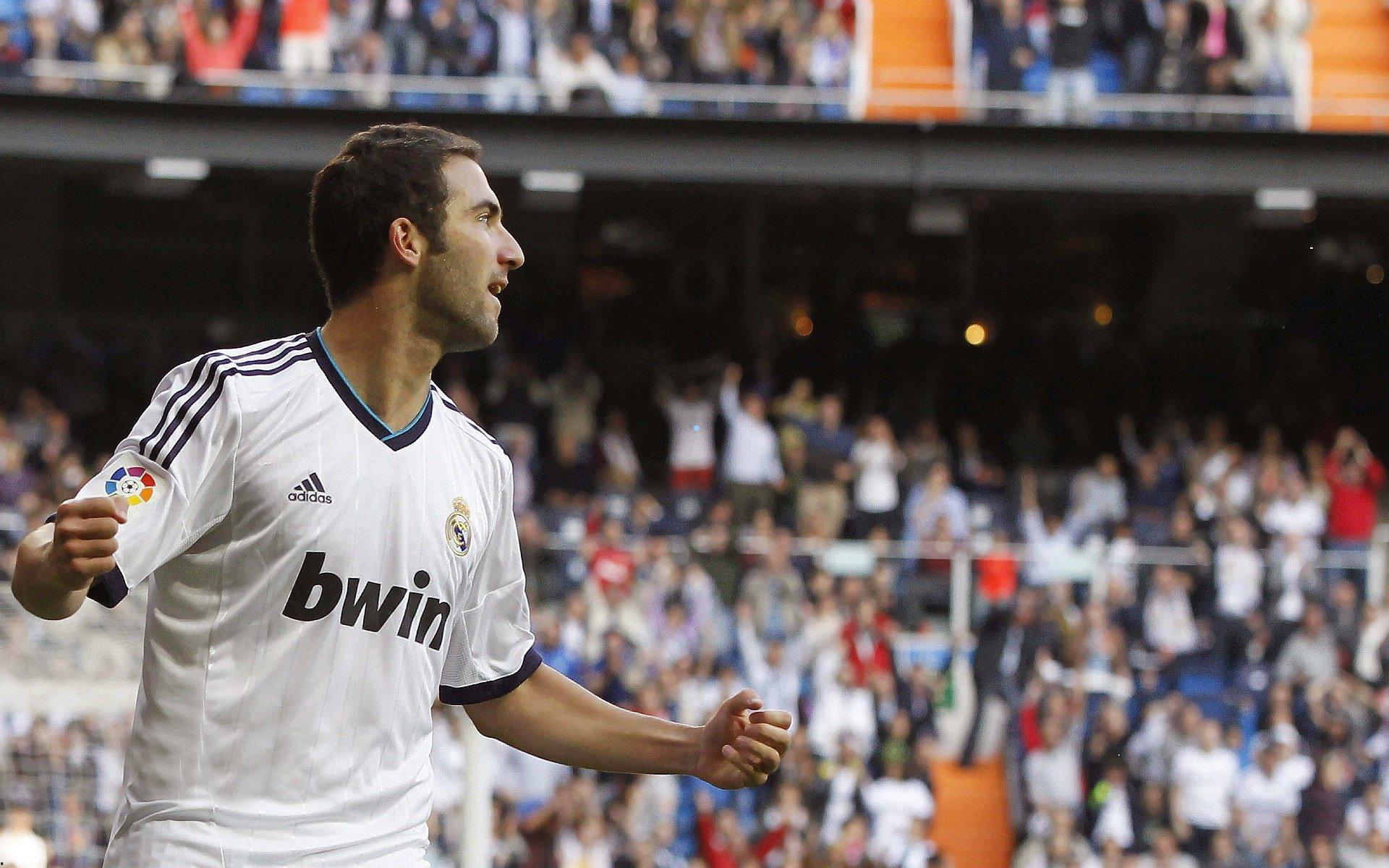 樊振东欧冠赛后与队友欢乐合照,弗朗西斯卡称全队为欢乐队